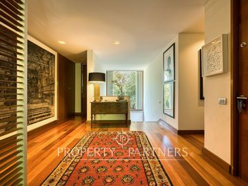 Fabuloso duplex con jardín en excelente sector de Vitacura