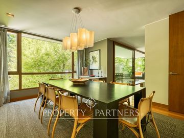 Fabuloso duplex con jardín en excelente sector de Vitacura