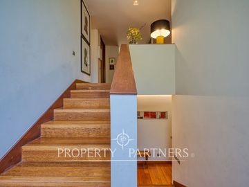 Fabuloso duplex con jardín en excelente sector de Vitacura