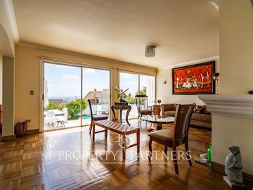 Luminosa casa con vista panorámica en pleno San Joaquin y en pasaje cerrado
