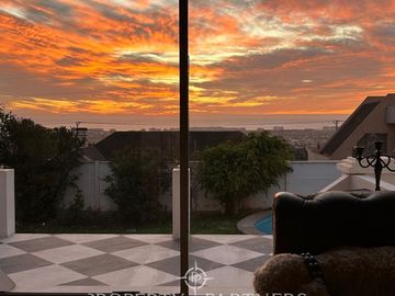 Luminosa casa con vista panorámica en pleno San Joaquin y en pasaje cerrado