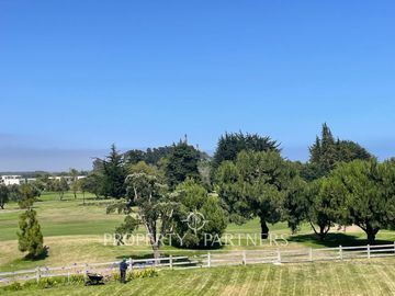 Departamento duplex con vista cancha de golf