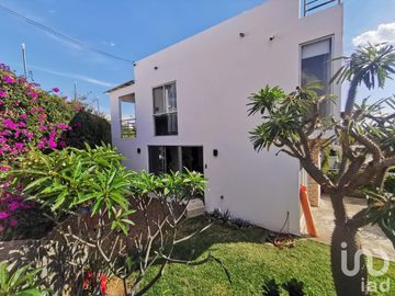 Casa en Venta en Lomas de Tzompantle, Cuernavaca Norte
