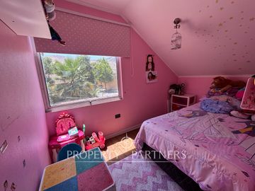 Hermosa y Luminosa casa de 5 dormitorios en condominio, Huechuraba