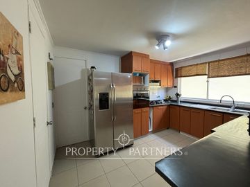 Hermosa y Luminosa casa de 5 dormitorios en condominio, Huechuraba