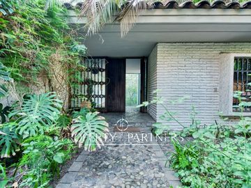 EXCEPCIONAL CASA, GRAN TERRENO