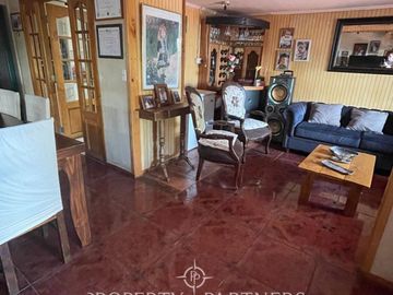 Acogedora casa en sector residencial de Pirque