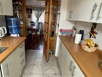 Acogedora casa en sector residencial de Pirque