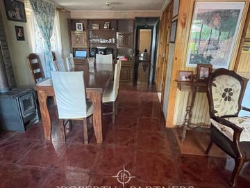 Acogedora casa en sector residencial de Pirque