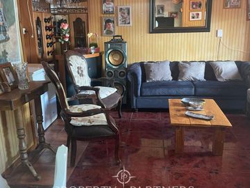 Acogedora casa en sector residencial de Pirque