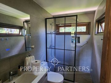 Linda y moderna casa en condominio a orillas del Río Cruces