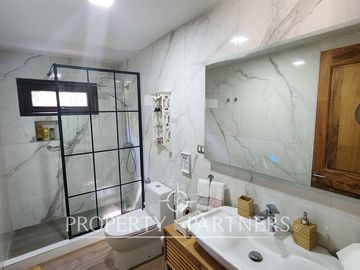 Linda y moderna casa en condominio a orillas del Río Cruces