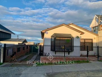 Casa Independiente con Amplio Patio en Sector Sur de Punta Arenas