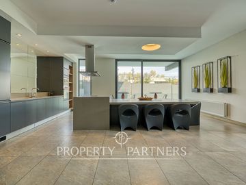 ¡Gran Oportunidad! Amplio y Moderno duplex a pasos del Sport Francés