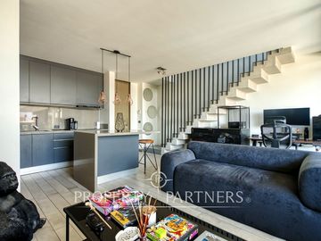 ¡Gran Oportunidad! Amplio y Moderno duplex a pasos del Sport Francés