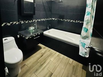 CASA CON ALBERCA EN VENTA EN COLONIA EL RETIRO
