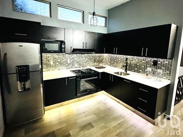CASA CON ALBERCA EN VENTA EN COLONIA EL RETIRO
