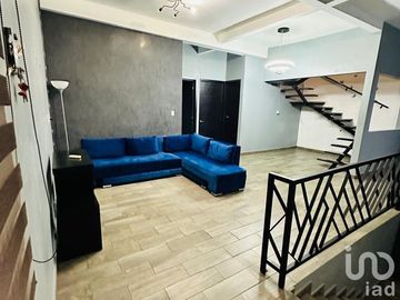 CASA CON ALBERCA EN VENTA EN COLONIA EL RETIRO