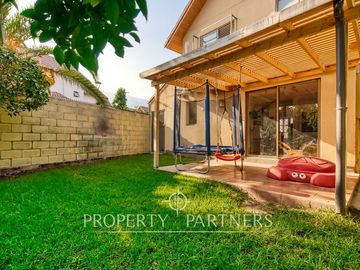 CASA EN VENTA UBICADA EN CONDOMINIO ARBOLEDA DE PEÑALOLÉN.