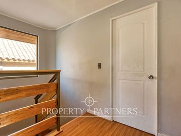 CASA EN VENTA UBICADA EN CONDOMINIO ARBOLEDA DE PEÑALOLÉN.
