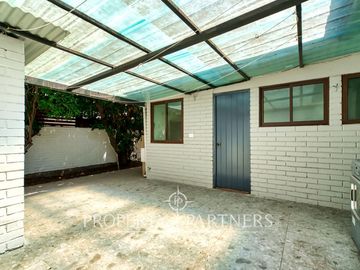 LINDA CASA REMODELADA, PASAJE, GRAN CONECTIVIDAD