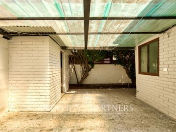 LINDA CASA REMODELADA, PASAJE, GRAN CONECTIVIDAD