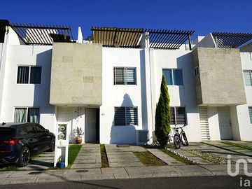 CASA EN VENTA 3 CANTOS ZONA CUAUTLANCINGO, VOLKSWAGEN.