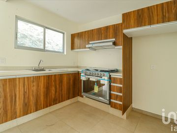 CASA CON ALBERCA  AL SUR DE CUERNAVACA A 10 MINTOS DEL CENTRO DE LA CIUDAD EN  MORELOS