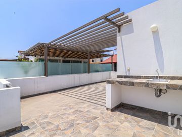 CASA CON ALBERCA  AL SUR DE CUERNAVACA A 10 MINTOS DEL CENTRO DE LA CIUDAD EN  MORELOS