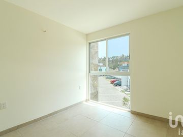 CASA CON ALBERCA  AL SUR DE CUERNAVACA A 10 MINTOS DEL CENTRO DE LA CIUDAD EN  MORELOS