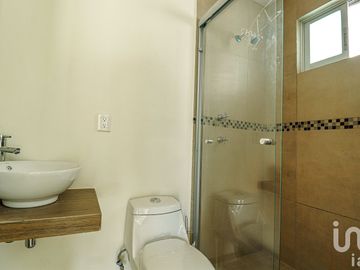 CASA CON ALBERCA  AL SUR DE CUERNAVACA A 10 MINTOS DEL CENTRO DE LA CIUDAD EN  MORELOS