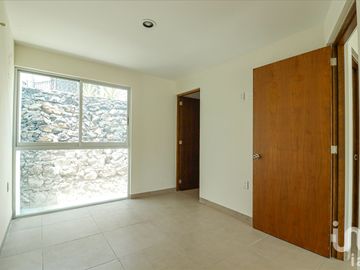 CASA CON ALBERCA  AL SUR DE CUERNAVACA A 10 MINTOS DEL CENTRO DE LA CIUDAD EN  MORELOS