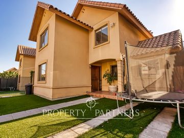 CASA EN VENTA EN CONDOMINIO, SECTOR CONSISTORIAL DE PEÑALOLÉN