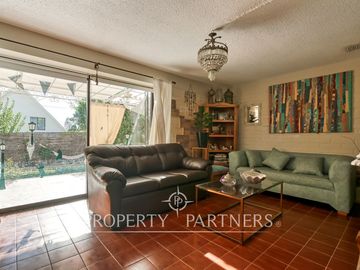 HERMOSA CASA  EN  VENTA DENTRO DE CONDOMINIO EN PEÑALOLÉN