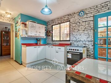 HERMOSA CASA  EN  VENTA DENTRO DE CONDOMINIO EN PEÑALOLÉN