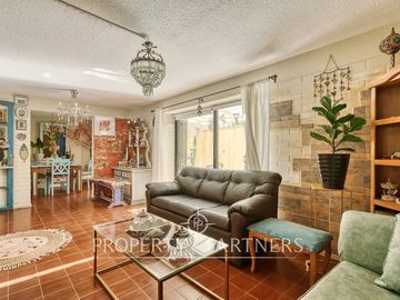 HERMOSA CASA  EN  VENTA DENTRO DE CONDOMINIO EN PEÑALOLÉN