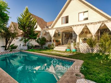 HERMOSA CASA  EN  VENTA DENTRO DE CONDOMINIO EN PEÑALOLÉN