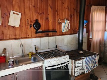 Dos casas en terreno urbano con vista al lago y volcán