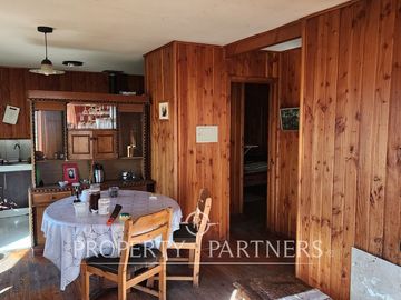 Dos casas en terreno urbano con vista al lago y volcán