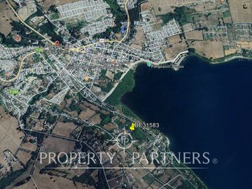Dos casas en terreno urbano con vista al lago y volcán