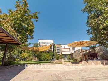Se vende espectacular casa en Lo Cañas, La Florida.