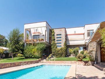 Se vende espectacular casa en Lo Cañas, La Florida.