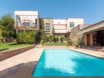 Se vende espectacular casa en Lo Cañas, La Florida.