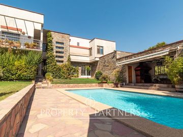 Se vende espectacular casa en Lo Cañas, La Florida.