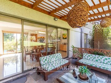 Se vende espectacular casa en Lo Cañas, La Florida.