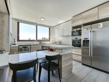 Departamento con vista despejada en San Carlos de Apoquindo