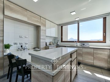 Departamento con vista despejada en San Carlos de Apoquindo