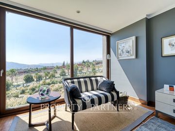 Departamento con vista despejada en San Carlos de Apoquindo