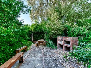 Gran Casa Chilena con excelente jardin y ubicacion en Los Nogales