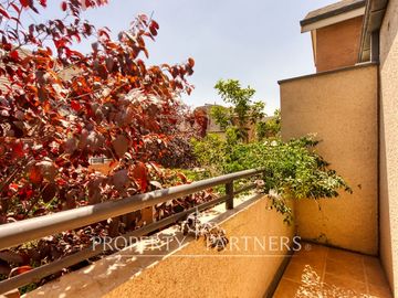 Venta de Acogedora y Luminosa Casa en Condominio. La Reina